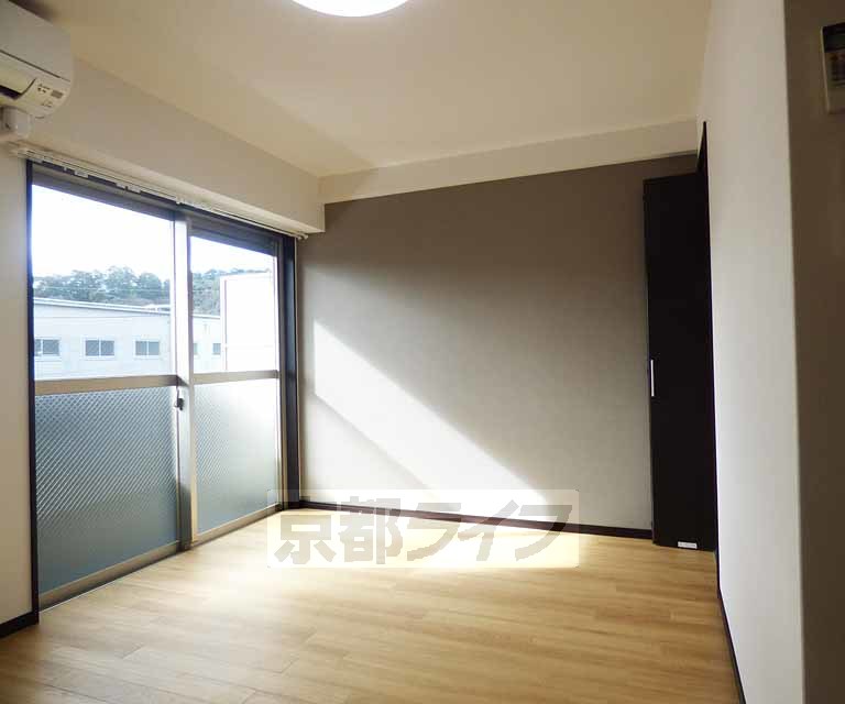 居室・リビング　広々とした室内です。