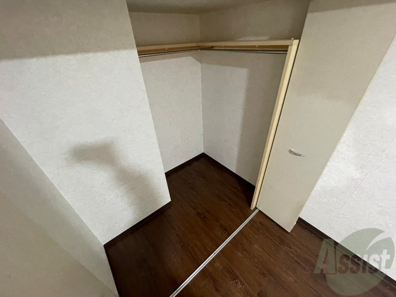 収納　クローゼットは奥行きもあり、荷物が多い方でも安心です。