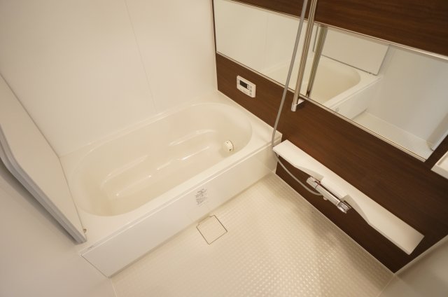 バス・シャワールーム　コンパクトで使いやすいお風呂です
