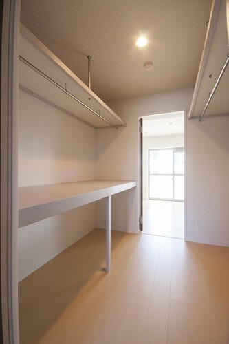 収納　ウォークスルークローゼット