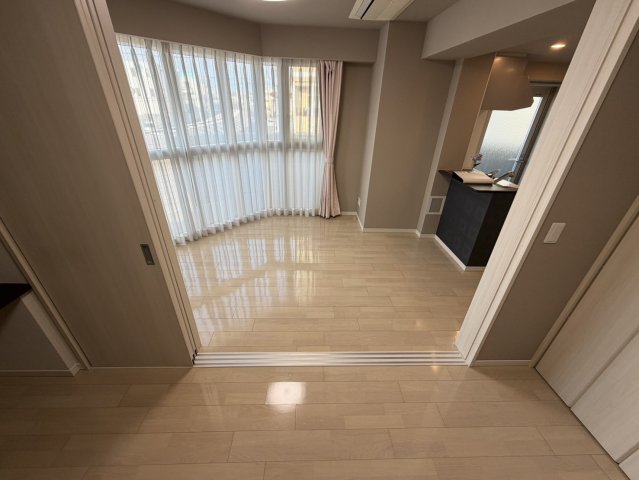 その他部屋・スペース　落ち着いた色調の寝室です