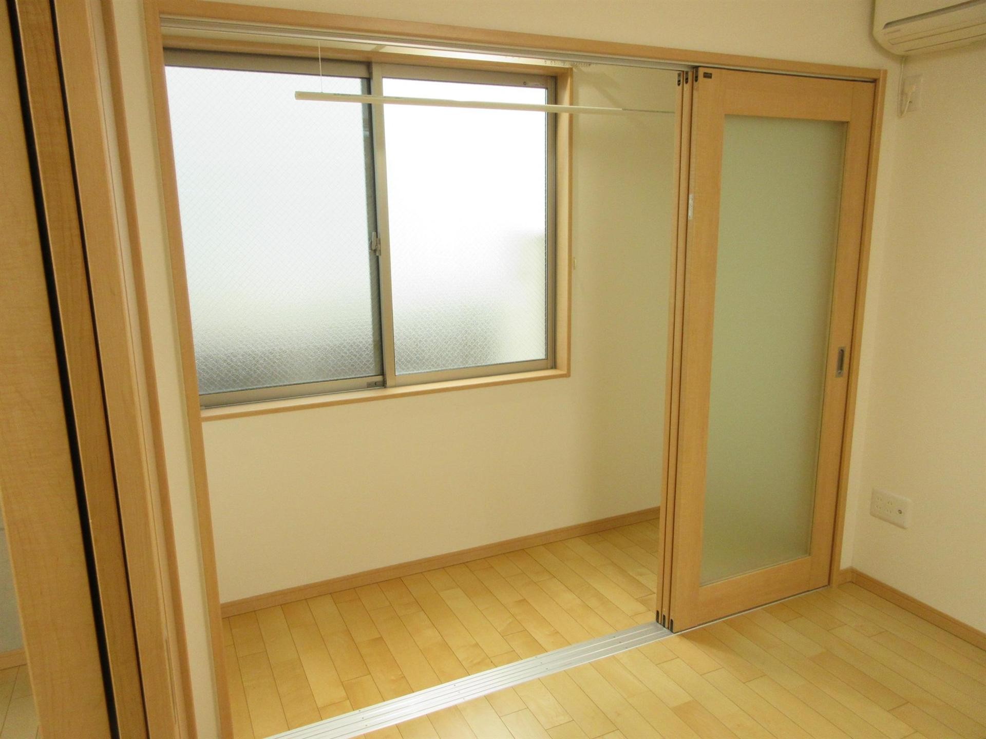 バルコニー　洗濯物が干しやすいサンルームです♪