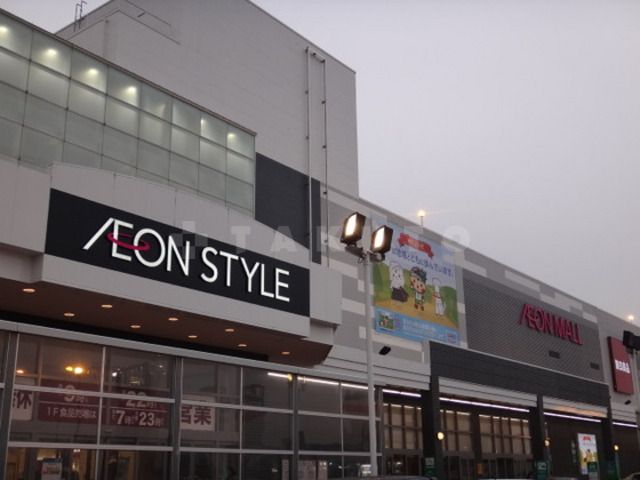 コンビニ　ファミリーマート名神吹田インター前店（コンビニ）まで758m