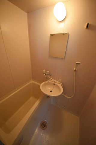 バス・シャワールーム　同建物別部屋 現況優先