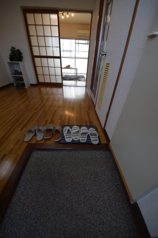 玄関　同建物別部屋 現況優先