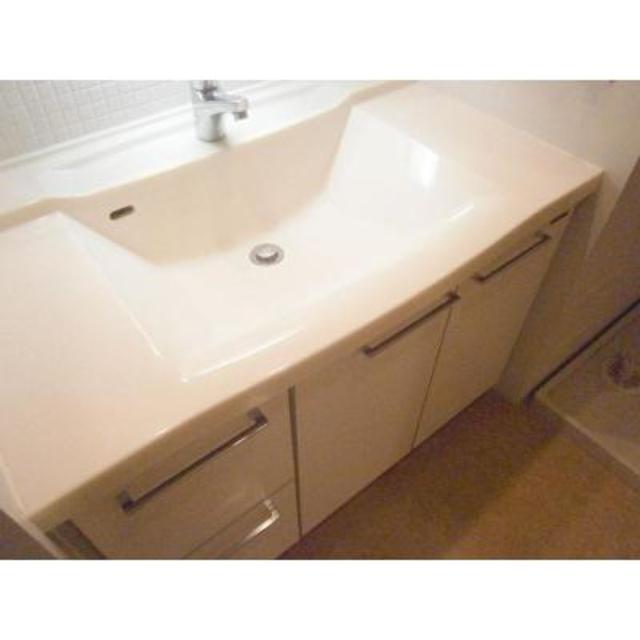 洗面設備　※写真は同タイプ住戸です。