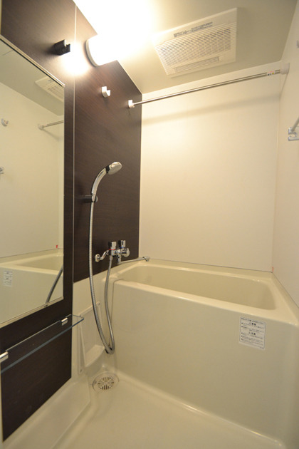 バス・シャワールーム　浴室乾燥機能付き