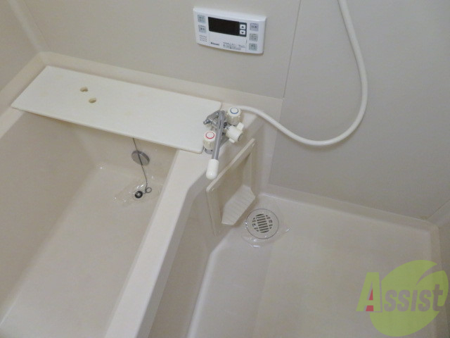 バス・シャワールーム　追い焚き機能付きなので、半身浴も気持ちよくできますね。