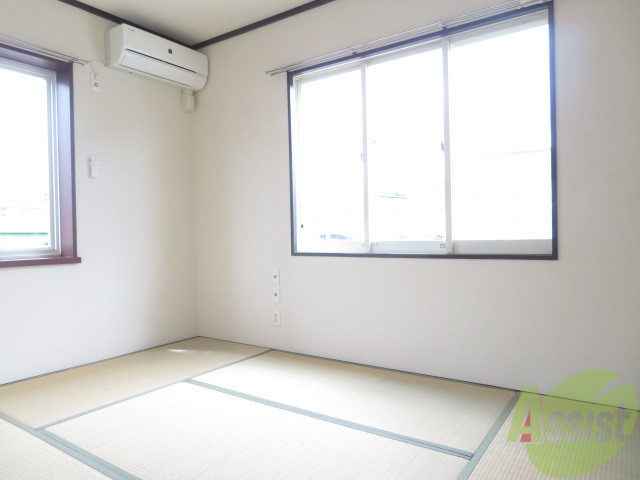 居室・リビング　陽の光が差し込む明るいお部屋は気持がいいですね～