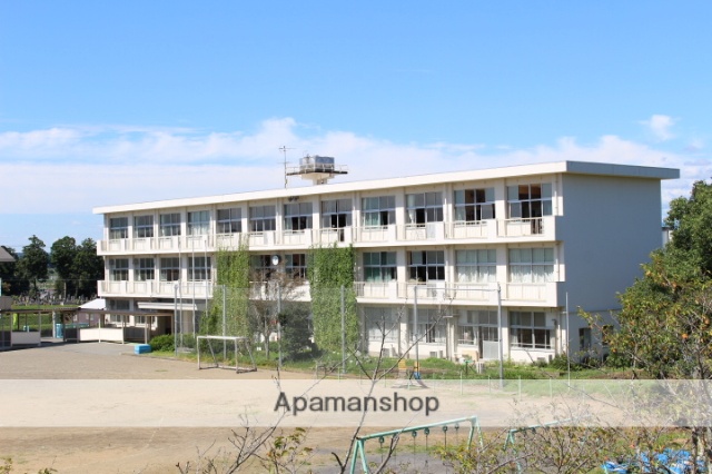 小学校　菊川市立横地小学校（小学校）まで484m