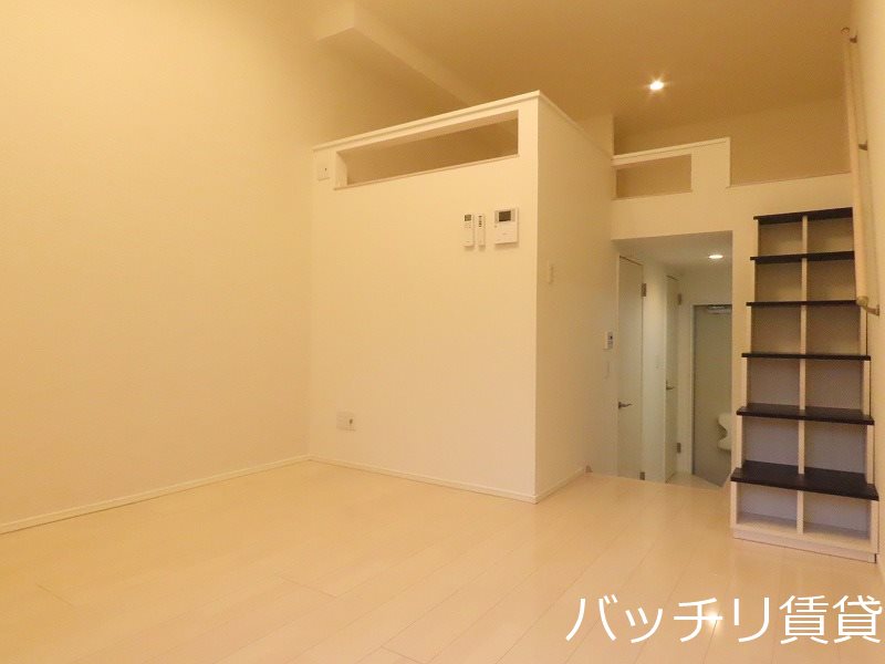 居室・リビング　別号室タイプの為、現状を優先致します。