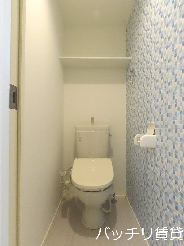 トイレ　別号室タイプの為、現状を優先致します。