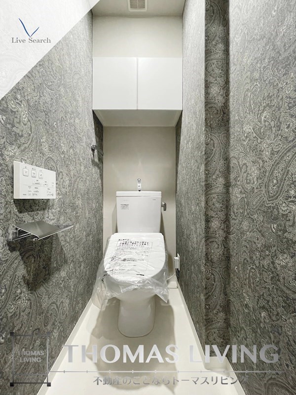 トイレ　温水洗浄便座が備わっています。