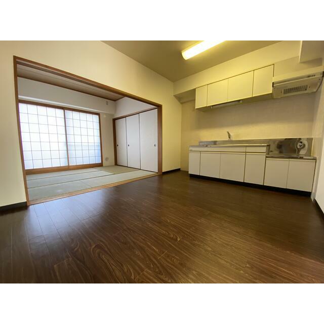 居室・リビング　写真は２１０号室です