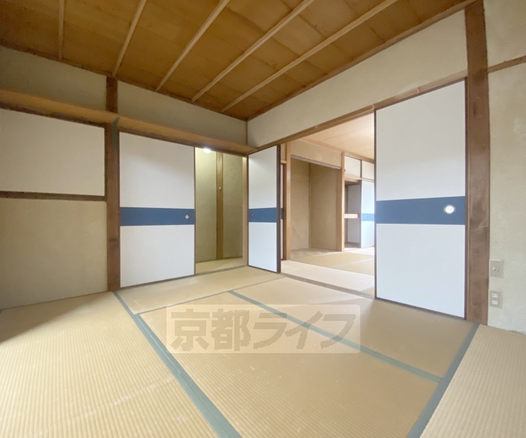 居室・リビング　落ち着いた雰囲気のお部屋です