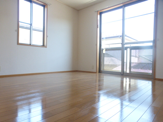 居室・リビング　ワイド設計の居室8帖　2面採光