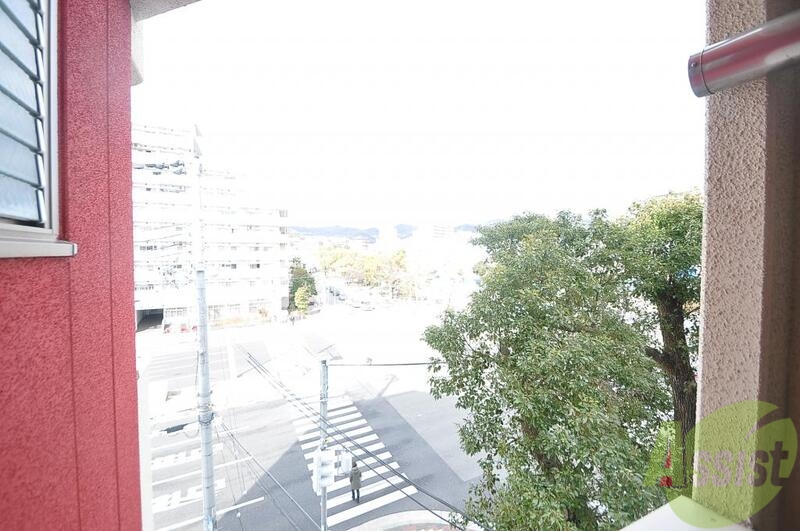 眺望　単身さんにちょうどいいサイズのバルコニー。