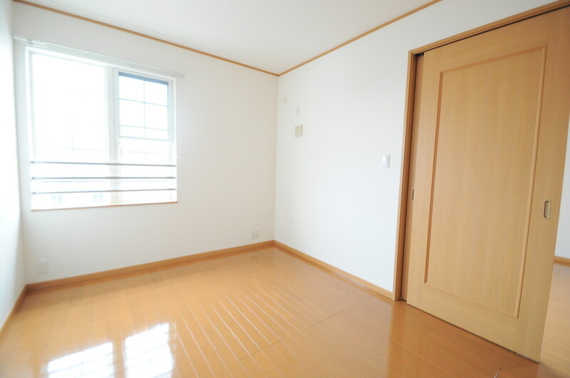 バス・シャワールーム　２面からの採光なので、とにかく室内が明るいです。