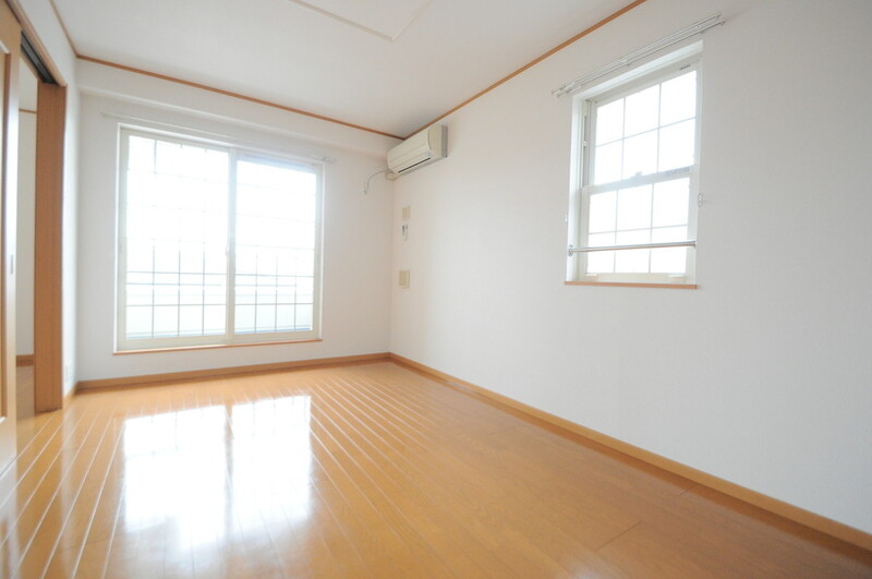 居室・リビング　広いリビングはご家族全員がリラックスできる空間です。"