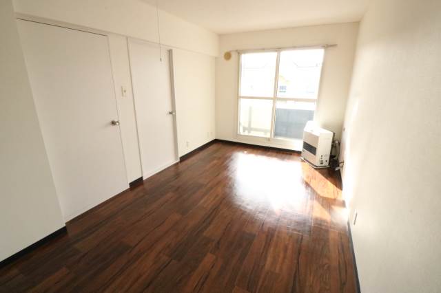 居室・リビング　日当たり良好リビングスペース♪