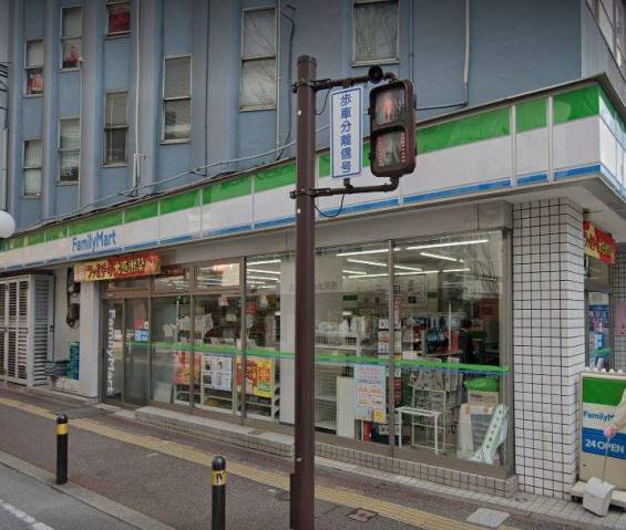コンビニ　ファミリーマート（コンビニ）まで354m