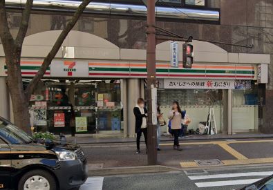 コンビニ　セブンイレブン（コンビニ）まで402m
