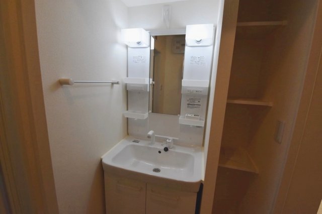 洗面設備　洗髪洗面化粧台付き♪