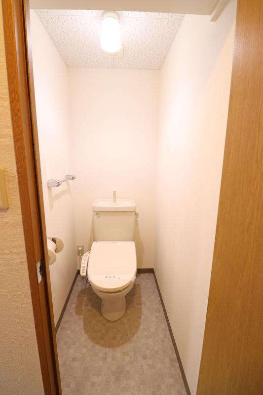 トイレ　ウォシュレット付きです。