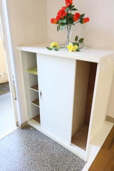 玄関　別の部屋より