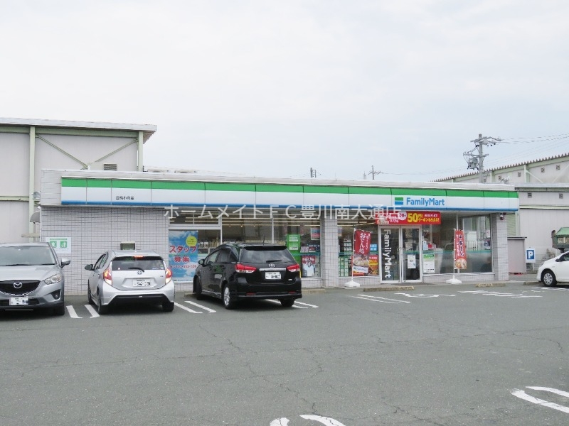 コンビニ　ファミリーマート豊橋小向店（コンビニ）まで303m