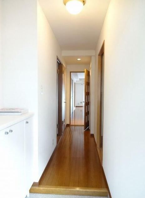 玄関　同物件別部屋写真