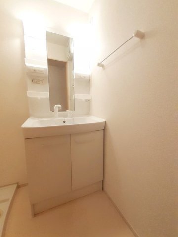 洗面設備　コンパクトで使いやすい洗面所