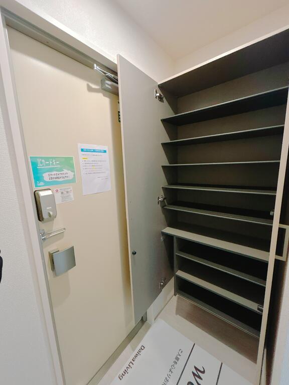 玄関　203号室の写真