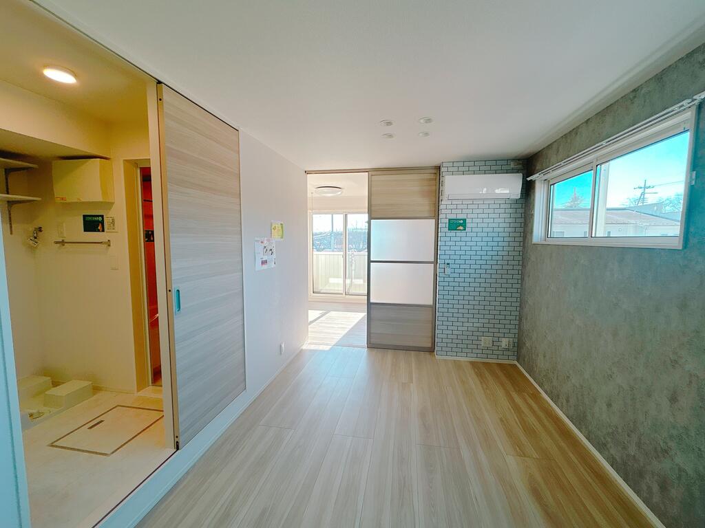 居室・リビング　203号室の写真