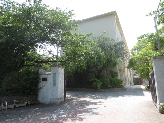 中学校　京都市立下鴨中学校（中学校）まで888m