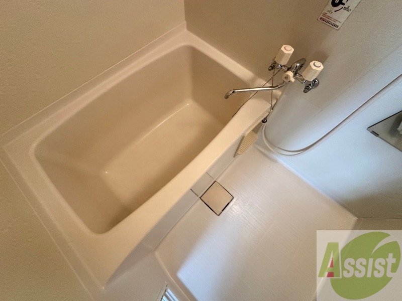 バス・シャワールーム　お風呂になります。一日の疲れを癒してくださいね。