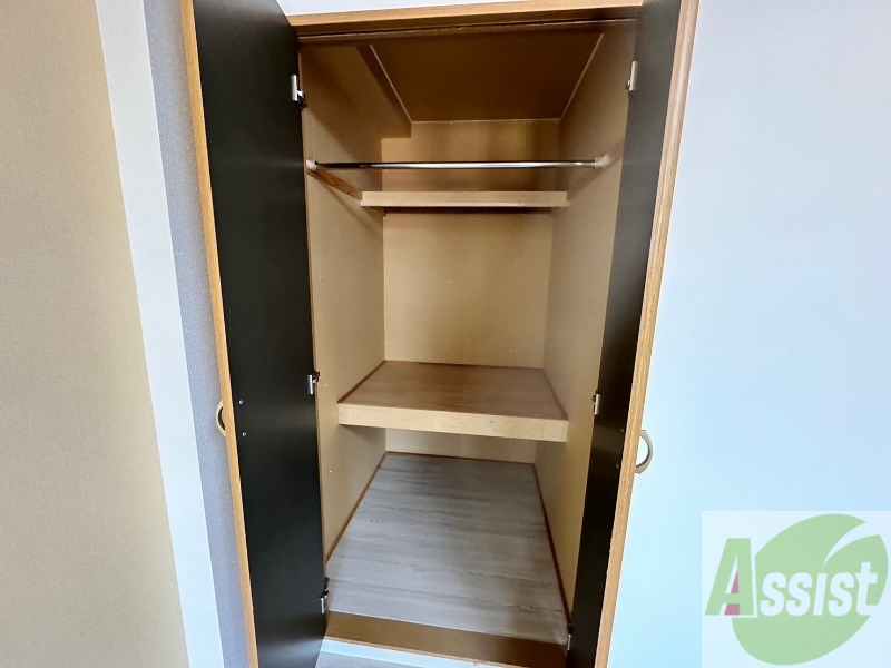 収納　クローゼットは奥行きもあり、荷物が多い方でも安心です。