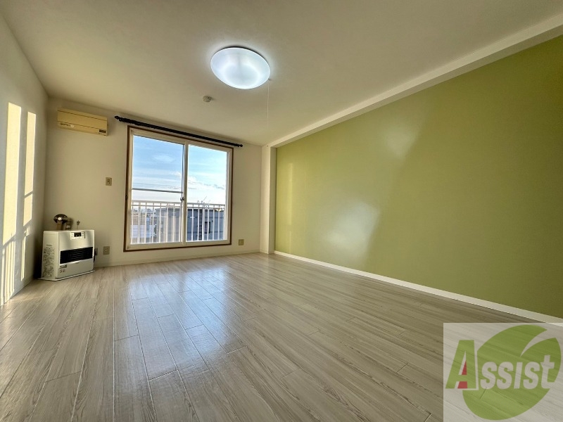 居室・リビング　広くてきれいなリビングです！快適に過ごせそうですね。