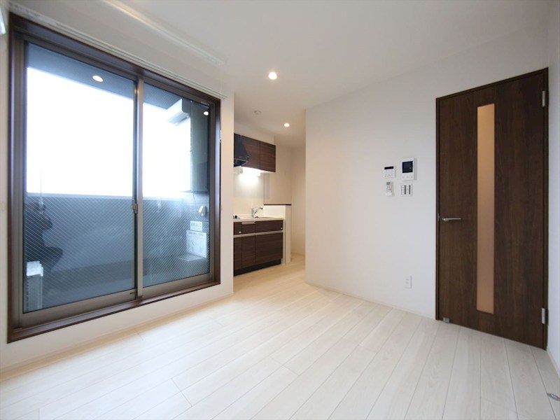 居室・リビング　ＬＤＫ8.6帖　システムキッチン　エアコン完備　バルコニー