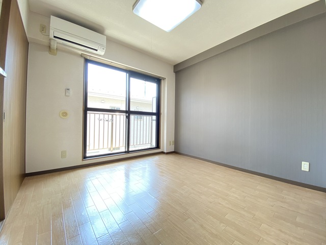 居室・リビング　同物件他部屋写真