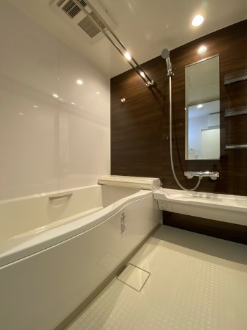 バス・シャワールーム　一坪サイズの浴室で広々入浴できます！