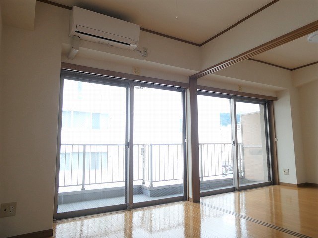 居室・リビング　※別部屋参考写真です。