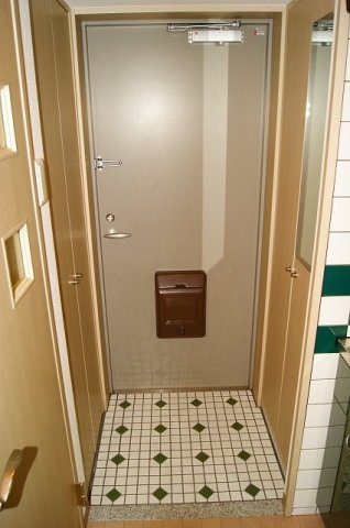 玄関　※別号室参考写真※