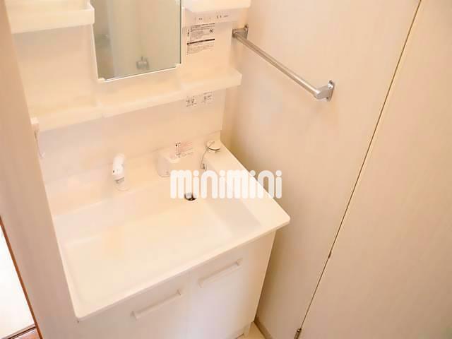 洗面設備　照明付き独立洗面台です。