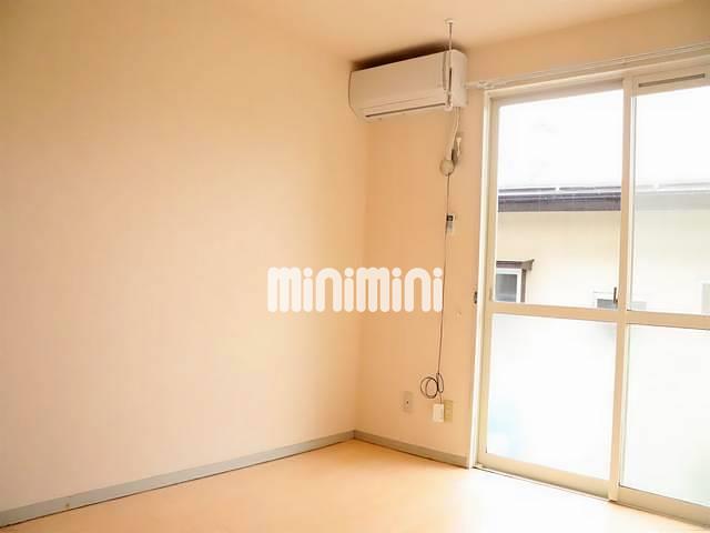 居室・リビング　南側の洋室です。