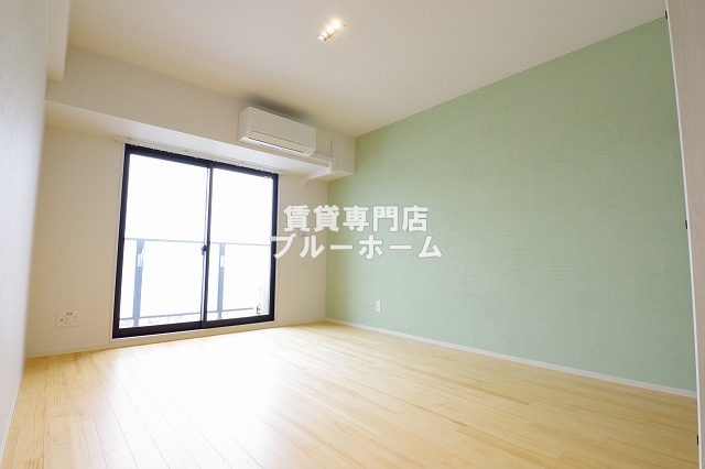 居室・リビング　広々とした洋室！