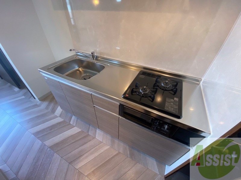 キッチン　システムキッチン完備で２口ついているので料理もできます！