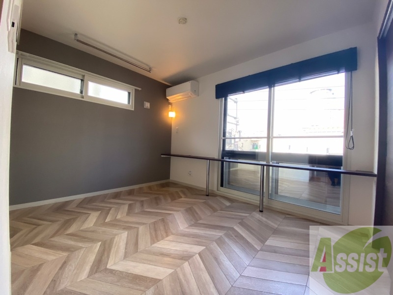 居室・リビング　広くてキレイなお部屋が広がっていて、充実した生活が送れそう。