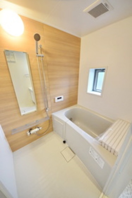 バス・シャワールーム　別部屋の写真です。