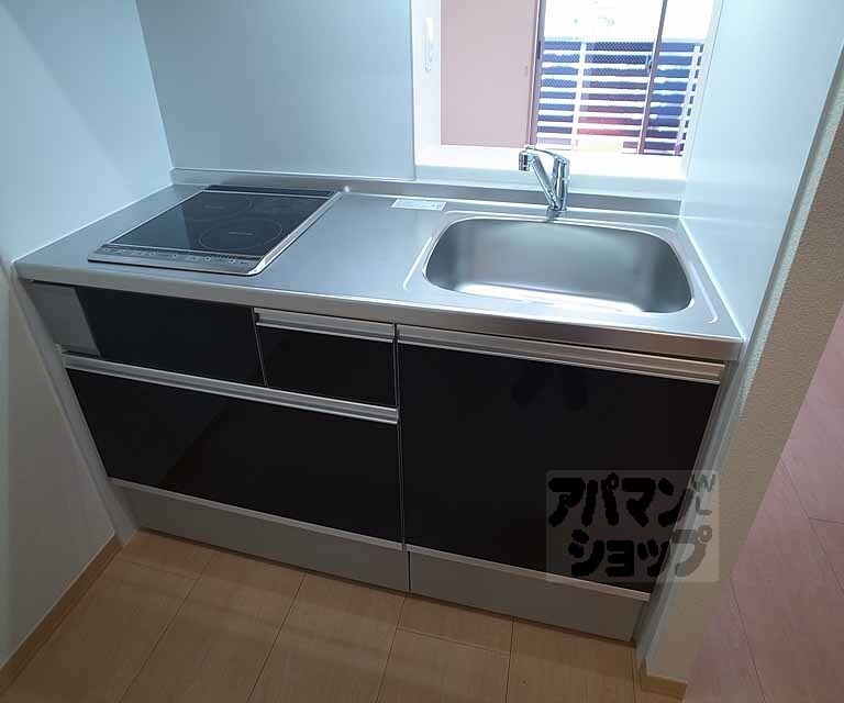 キッチン　黒基調のキッチンです。